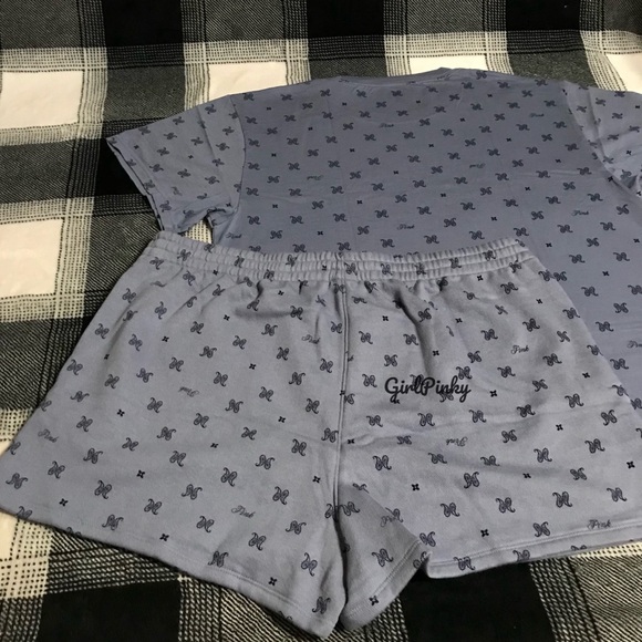 victoria secret PINK shorts OUTFIT WITH LOGO CAMPUS TEE IN DUSTY IRIS - Picture 7 of 7